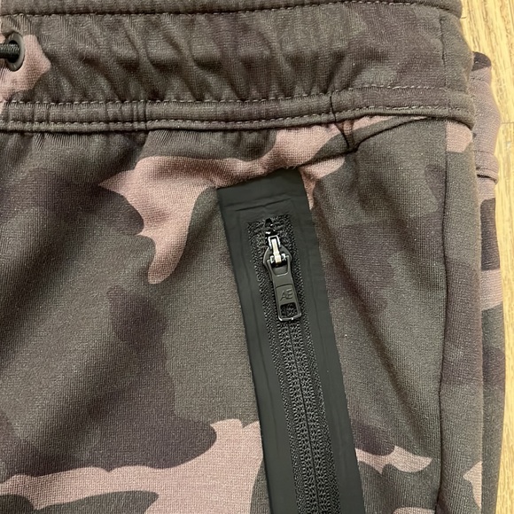 American Eagle Camo Joggers - Picture 2 of 7